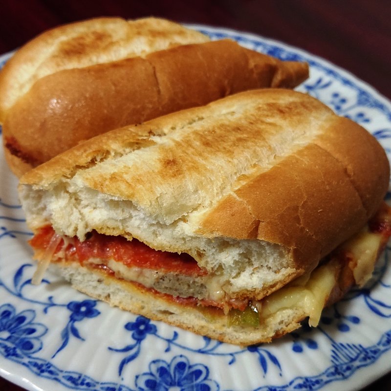 ドミノ・デラックス ピザサンド(ドミノ・ピザ川崎上平間店)