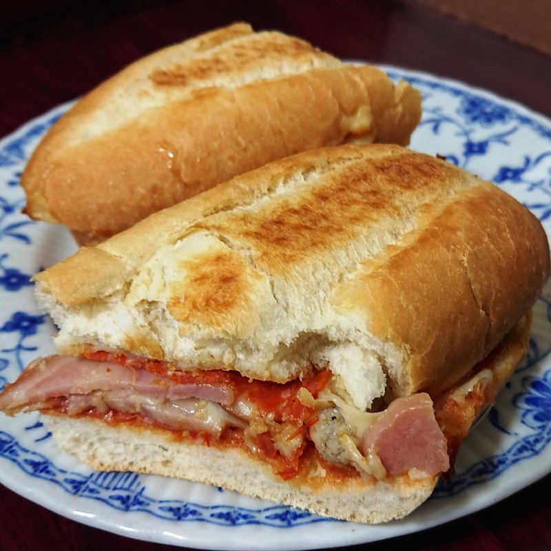 ギガ・ミート ピザサンド(ドミノ・ピザ川崎上平間店)