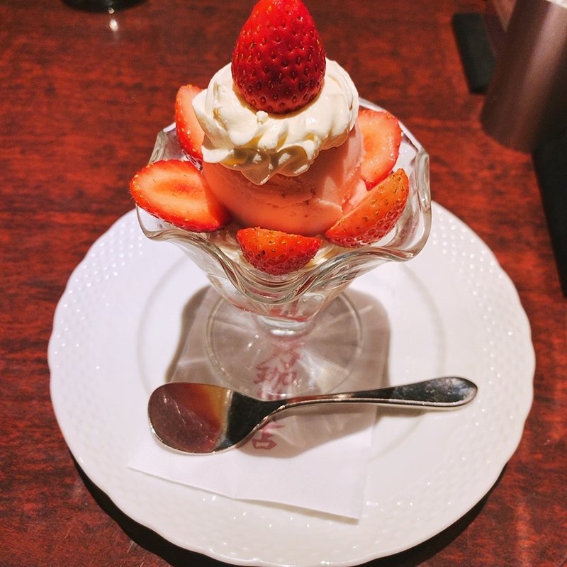 苺のショートケーキパフェ(星乃珈琲店 錦糸町駅前店)