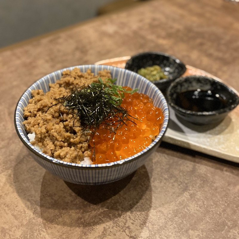 そぼろとイクラの贅沢なごはん(個室焼肉 鉢屋 竹の山店)