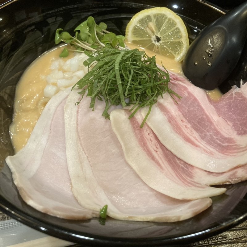 紅鮭の冷やし白湯そば(魚々麺 園)