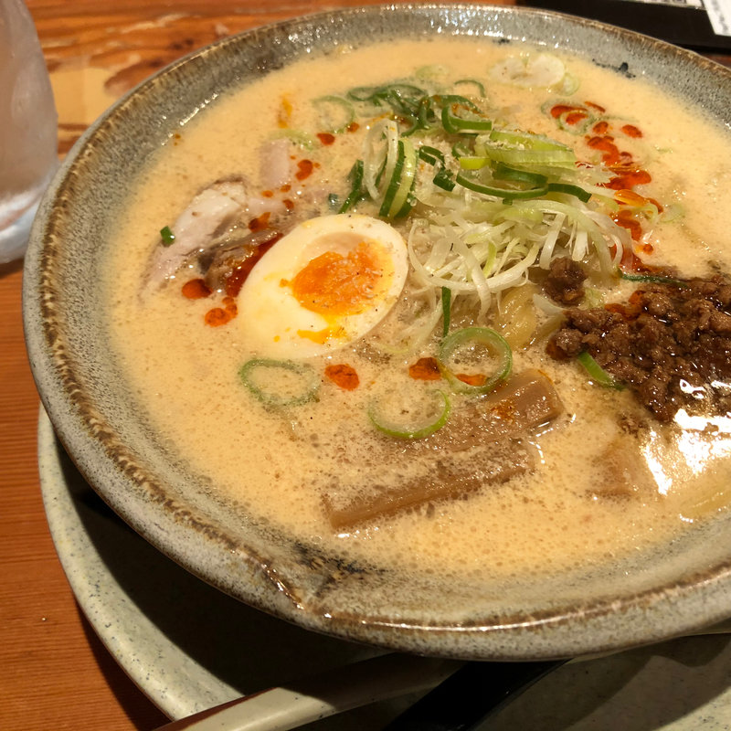 ピリ辛白胡麻ラーメン(越後秘蔵麺 無尽蔵 しながわ家 )