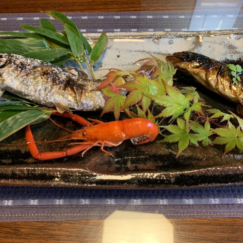 山女の塩焼きと山女の飴焼き(飴源 （アメゲン）)