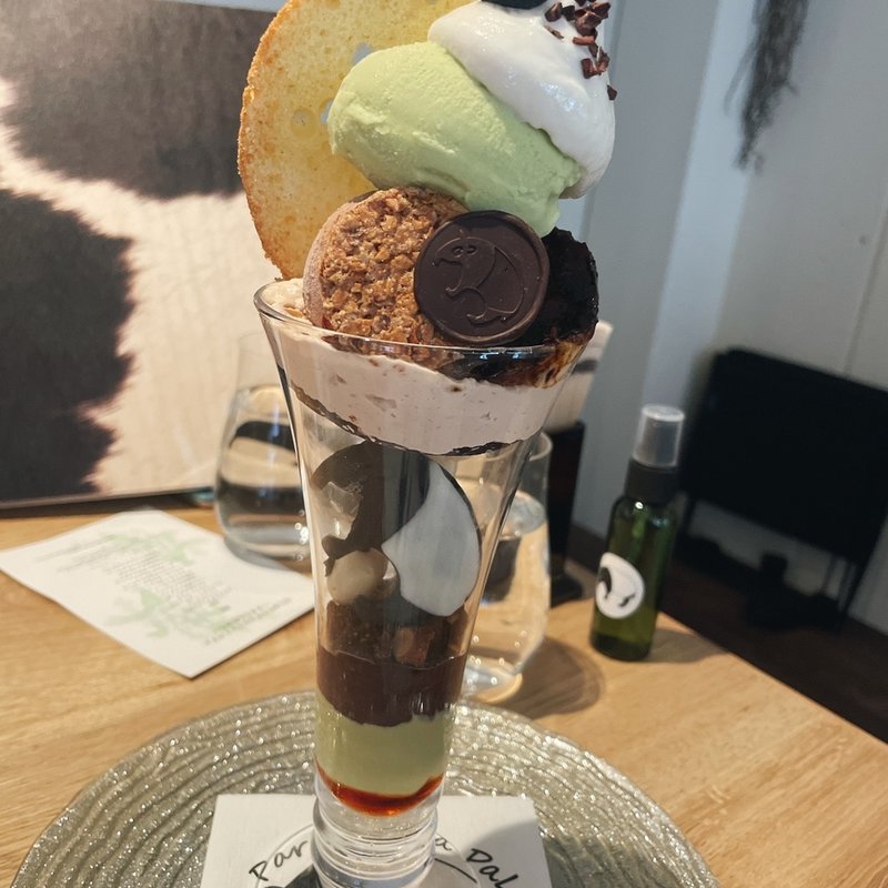 ピスタチオとチョコレート　(夜パフェ専門店 パフェテリア パル心斎橋)
