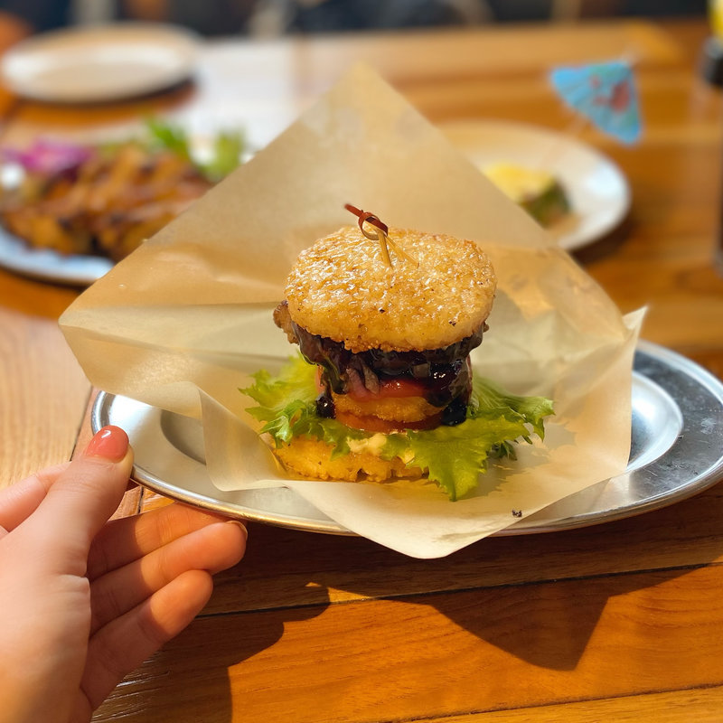 ビーフハンバーグ ライスバーガー(コナズ珈琲 小平)