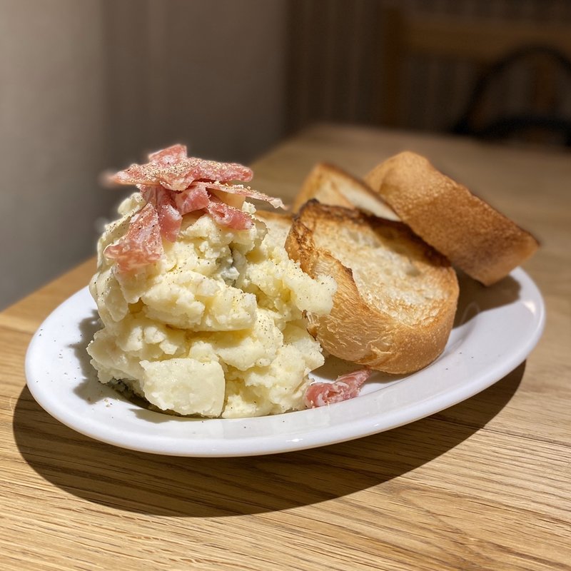 ミラノサラミとゴルゴンゾーラのポテサラ(ANGLE)