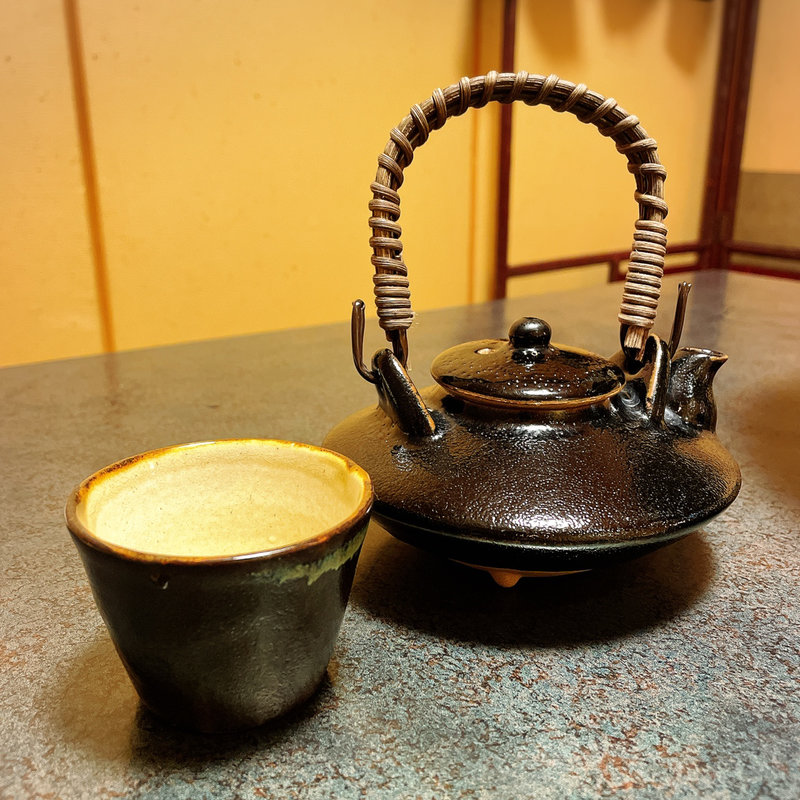 芋焼酎（お湯割り2合）(黒豚料理 あぢもり )