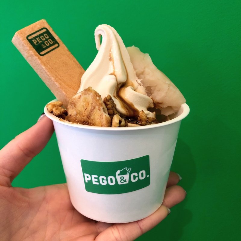 PEGOソフト（黒みつ豆乳ソフト×レモンあん×グラノーラ）(PEGO＆CO. 世田谷店（ペゴあんこ せたがやてん）)