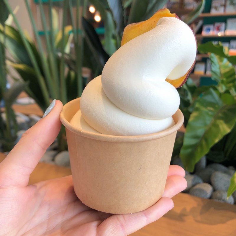 「紅はるか」のおいもソフト(THE ROOTS FRUITS ザ ルーツ フルーツ)