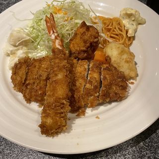 エビフライとミルフィーユトンカツ(ビアレストランこけし)