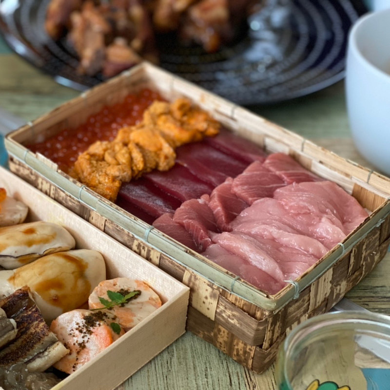 雲丹とマグロチラシ(マグロマート)