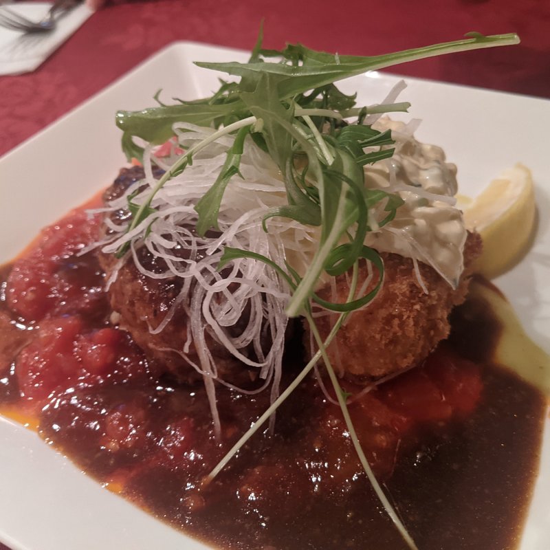 クリーミーな蟹のコロッケとハンバーグ(RESTAURANT レンガ屋)