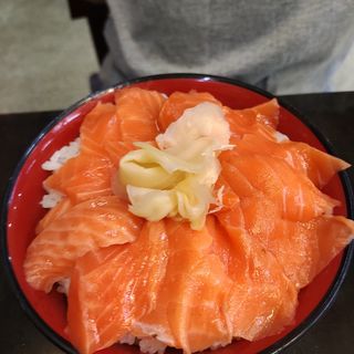 サーモン丼(朝市新鮮広場うおすい )
