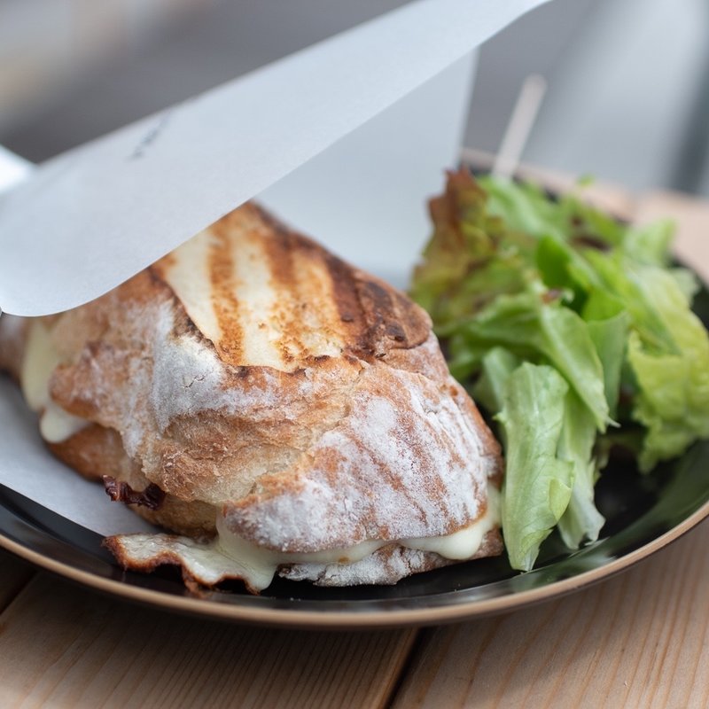 モッツアレラサンドイッチ(Piece by Piece coffee)