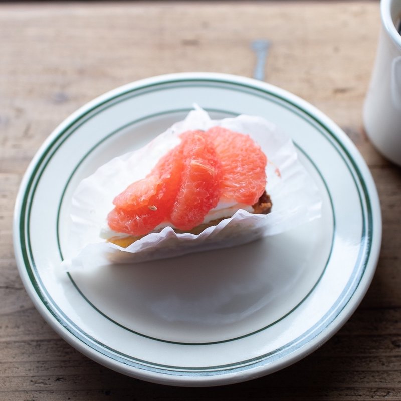 ピンクグレープフルーツタルト(Room 2 Coffee & Roaster)