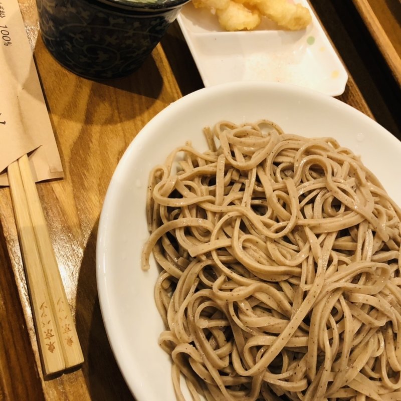 「十割そば」(冷)と「とり天」(東京バッソ )