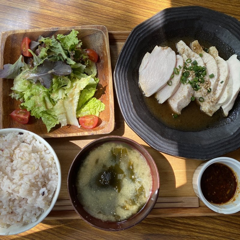 よだれ鶏(自家製ラー油)(AOBAYA)