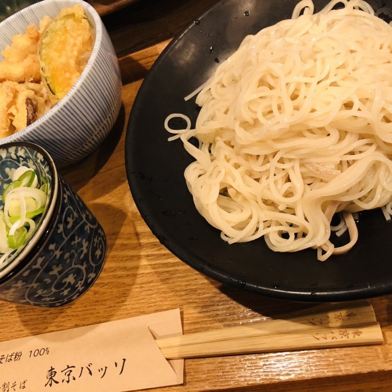 「十割そば」(冷)と「とり天丼」(東京バッソ )