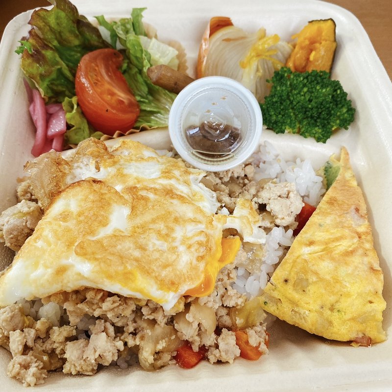 食欲そそるガパオライス(六甲菓子工房ボンポアン 本店)