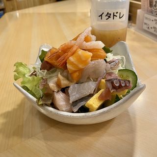 海鮮サラダ(ハーフ)(寿司居酒屋や台ずし テレビ塔西町店)