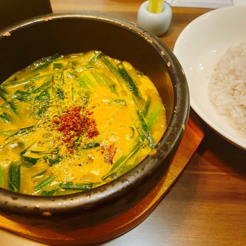 ニラと親鶏のスープカレー(Spice&Sweets KAJU)