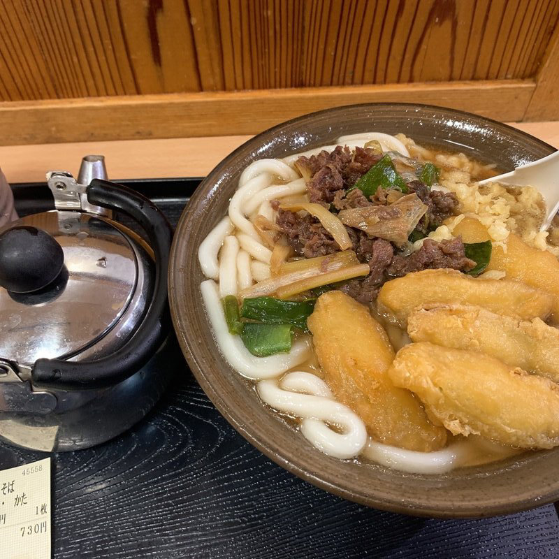 肉ごぼう天うどん(牧のうどん 博多バスターミナル店)