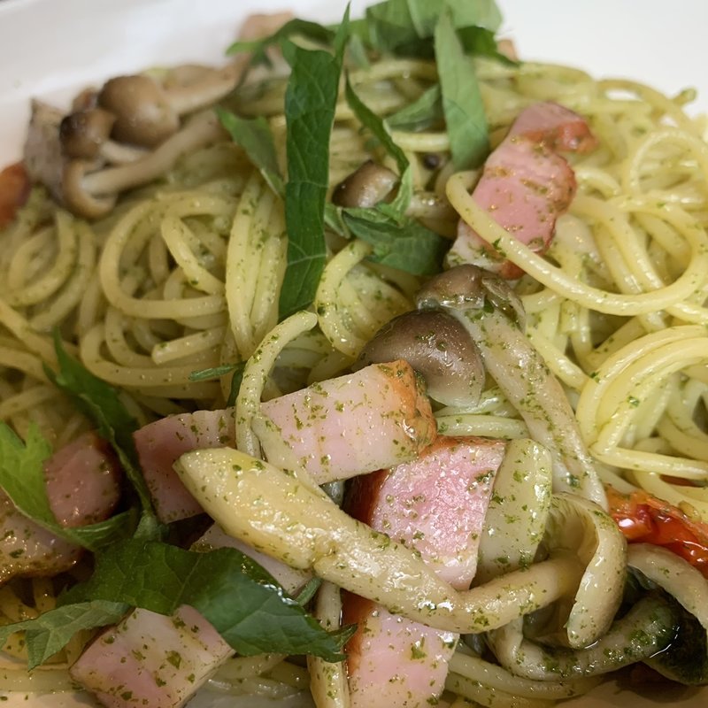 燻り豚ベーコンとトマトの大葉ソース(プロント渋谷店)