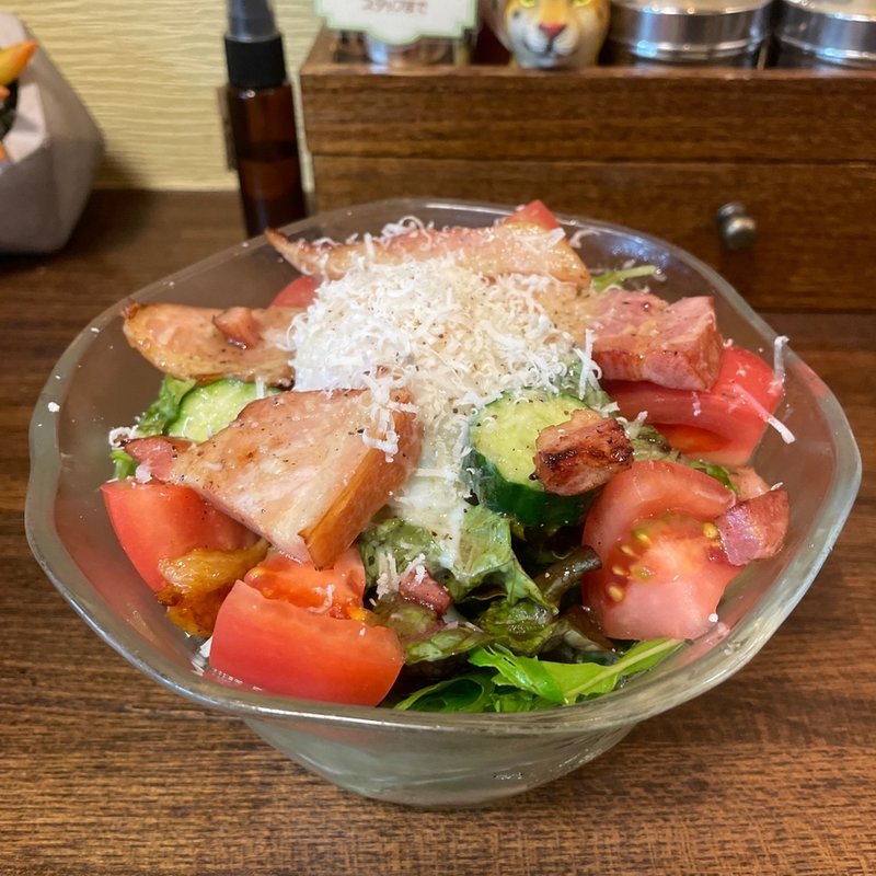 ベーコンと半熟卵のサラダM(PASTA わざや)