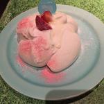 ミルキークリームと苺のシフォンケーキ(生クリーム専門店ミルク)