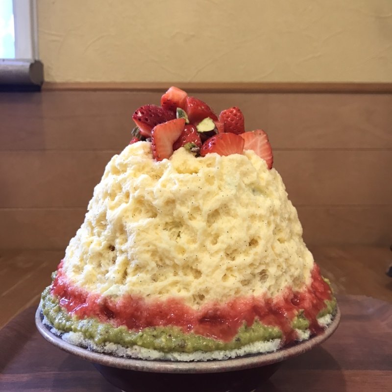 いちごとピスタチオとアングレーズ(つばめ氷菓店)