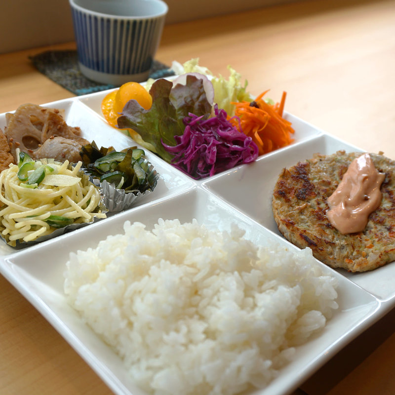 野菜たっぷりチキンバーグ(cafe ginkgo(カフェ・ジャンコ))