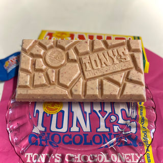 Tony′s Chocolonely /ホワイトチョコレート ラズベリー ポッピングキャンディ(国分寺マルイ)