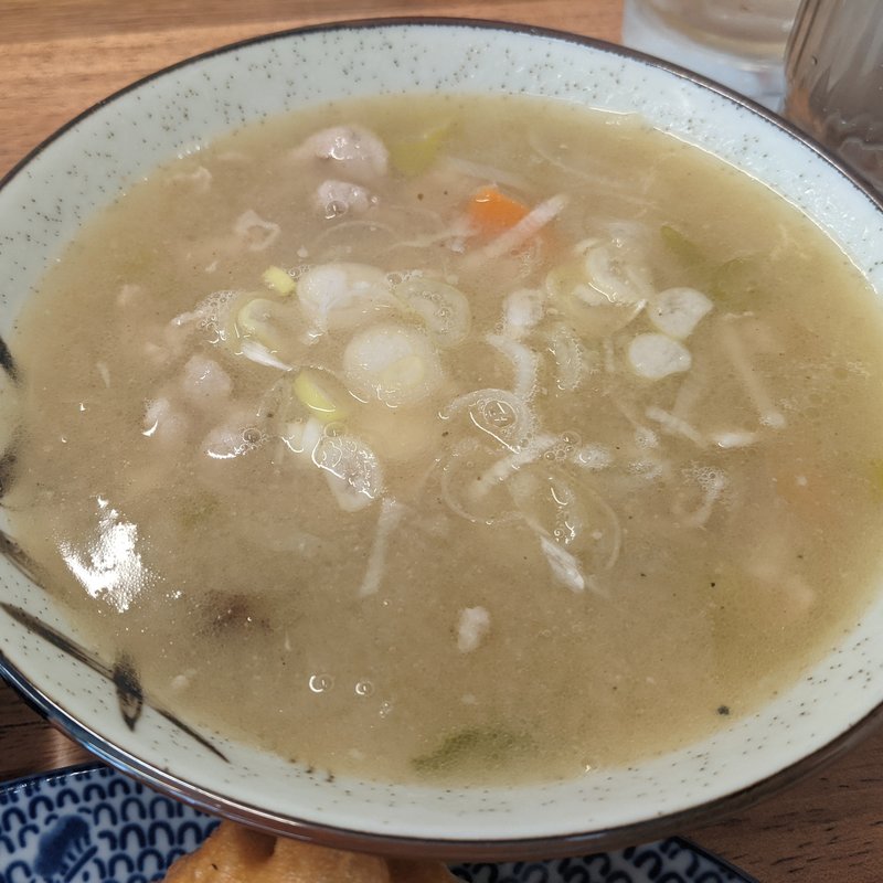 豚汁(餃子とめしの包琳)