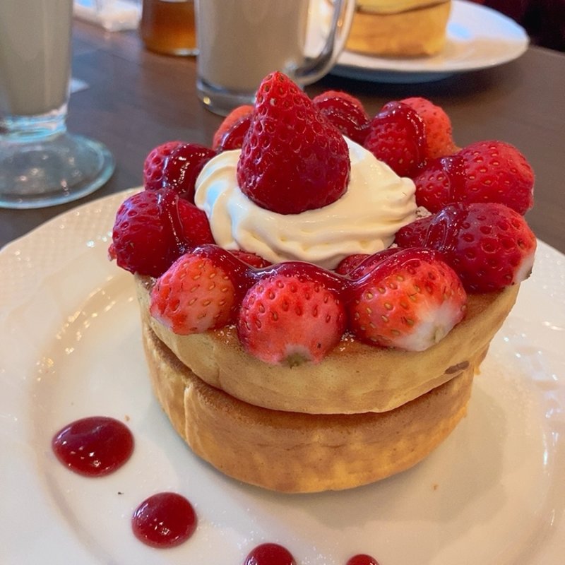 いちごたっぷりスフレパンケーキ（ダブル）(星乃珈琲店ekie 広島店)