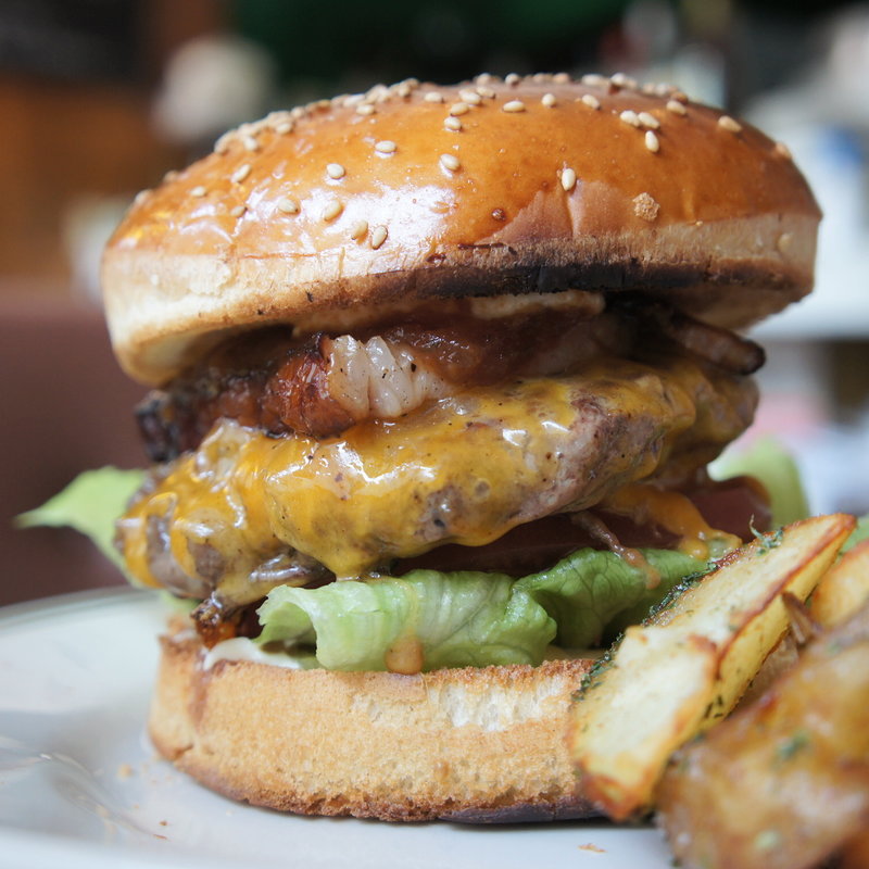 ベーコンチーズバーガー(Overcook Burger Bar)