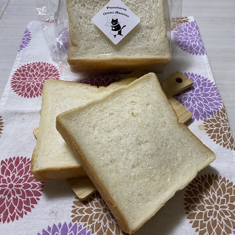 オリーブオイル食パン(Panetteria Ottimo Massimo.)