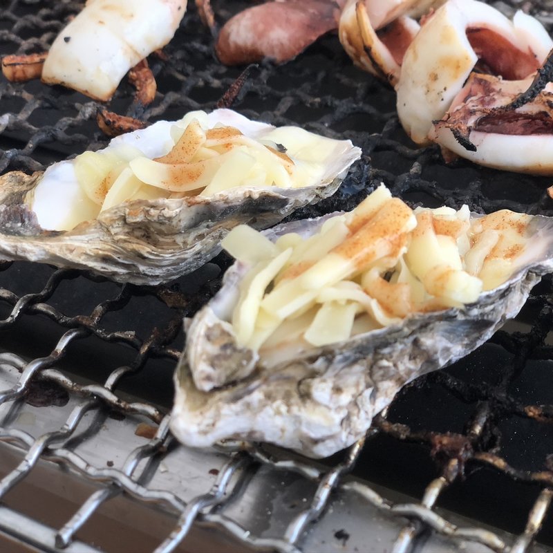 焼き牡蠣（チーズのせ）(糸島牡蠣小屋ひろちゃんカキ)