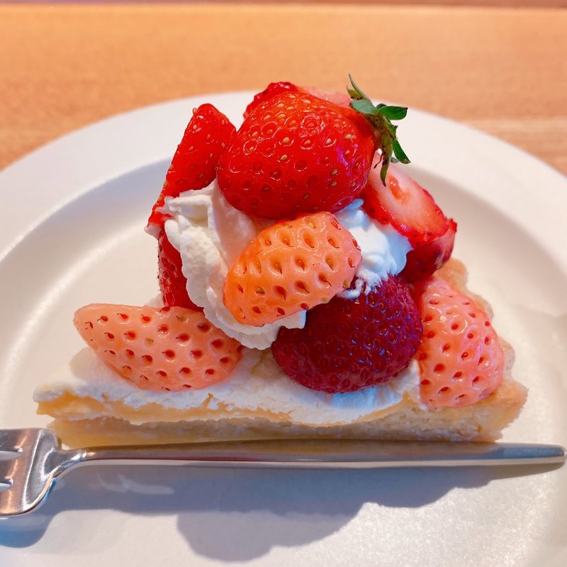 2色の苺のタルト(ソビノワ)