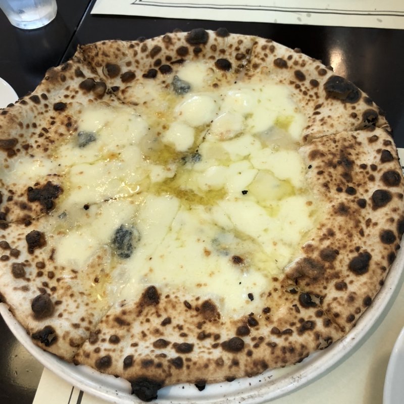 クアトロフォルマッジPizza(ダ・ジェンナーロ )