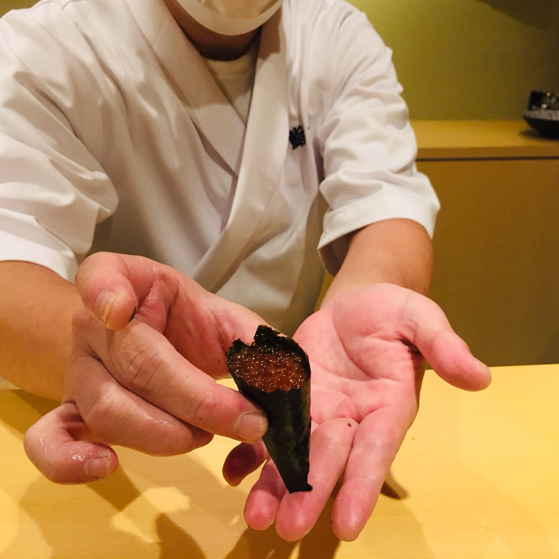 鱒子の海苔巻き(鮨一)
