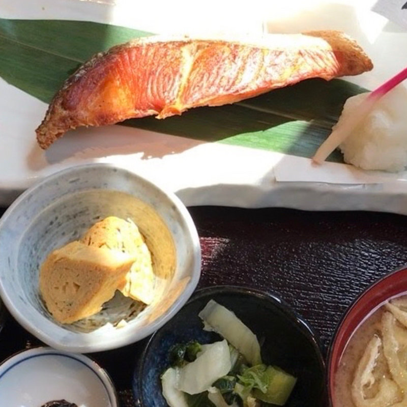 トラウトサーモン定食(高級ブランド干物『銀座伴助』銀座本店)