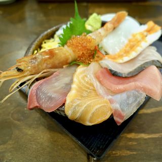 トロ・イクラ入り大漁海鮮丼(お魚食堂こたや)