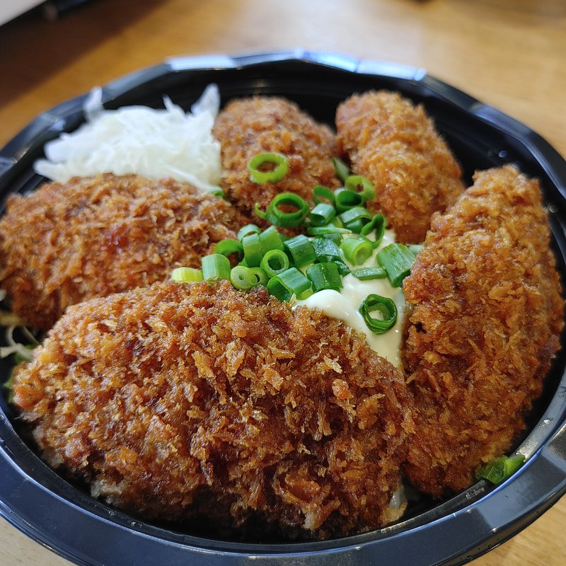 まぐろトロカツ丼(三崎鮪卸問屋つな男)
