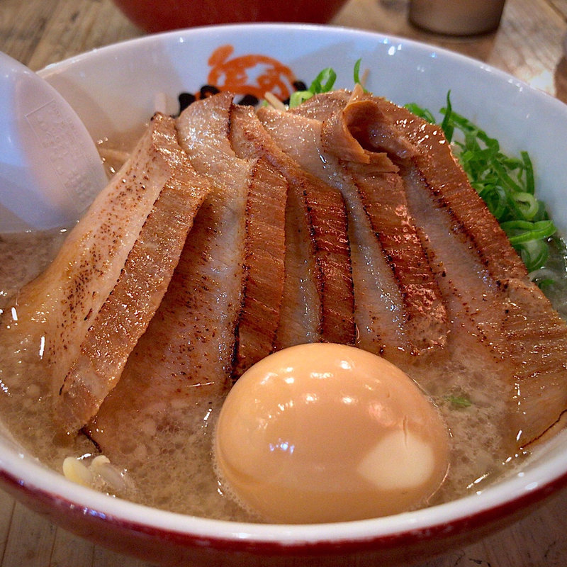 ラーメン（チャーシュー、煮卵入り）写真 ラーメン屋さん直伝煮卵とチャーシュー by xchimox