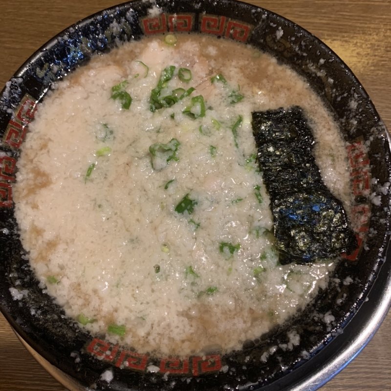 とんこつラーメン(麺固め、できるだけこってり、ネギ多め)(無鉄砲大阪店 （むてっぽう）)