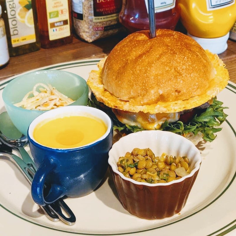 “BOUSHI”チーズバーガー(VIVA LA BURGER)