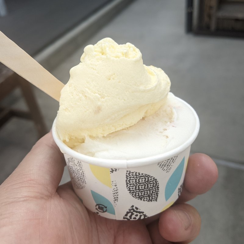 2種盛り（マスカルポーネフラゴラ、レモンクリーム）(GELATERIA SANTi)