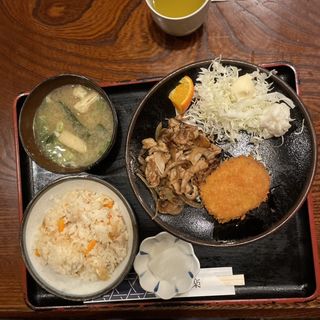 日替わり定食豚生姜焼き＆コロッケ(味楽)