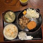 日替わり定食豚生姜焼き＆コロッケ(味楽)