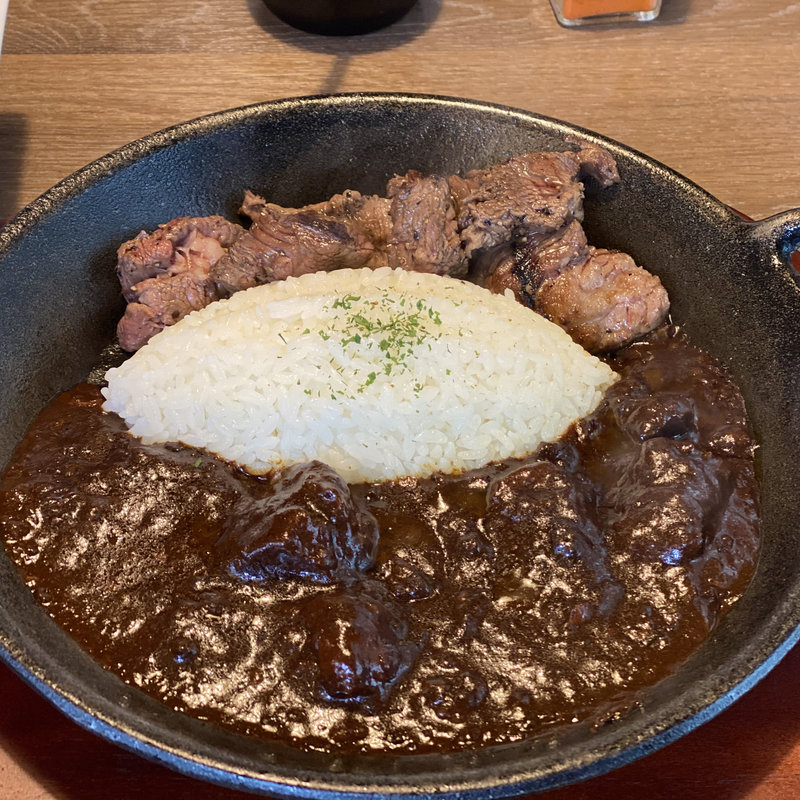 鉄板カットステーキカレー<肩ロース100g>(BEEF IMPACT 篠路店)